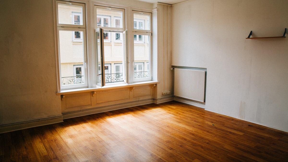Completely cleared bright room after clearance